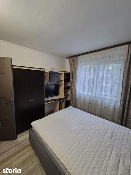 Apartament cu 2 camere semidecomandat în Craiovița Nouă
