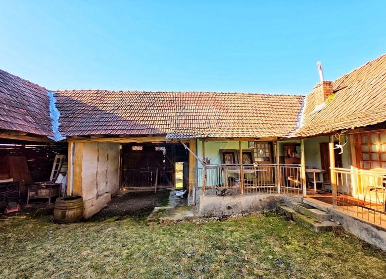 Casă individuală cu 4 camere cu Teren 10486 Mp în Ierșnic