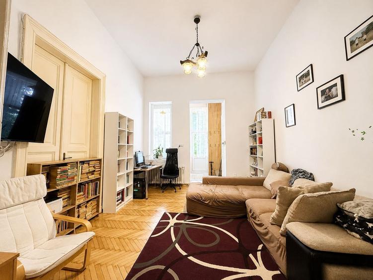 Apartament cu 4 camere circular, mobilat în Central