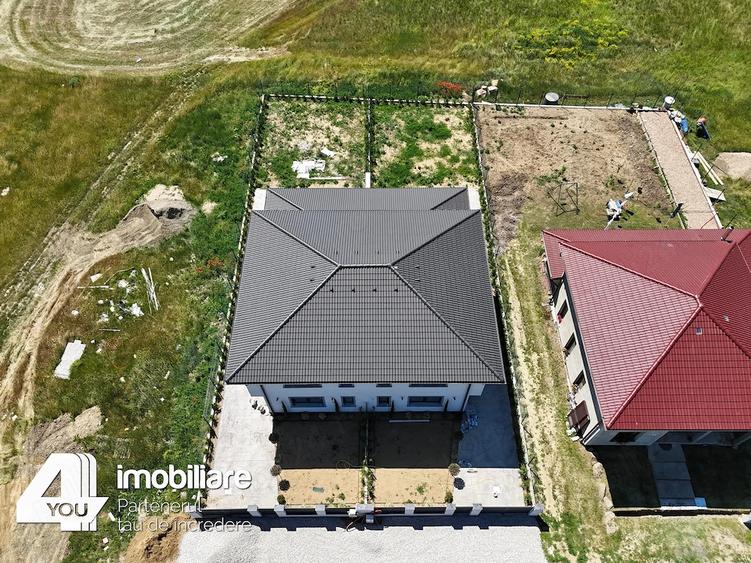 Casă cu 5 camere cu Teren 350 Mp în Livada
