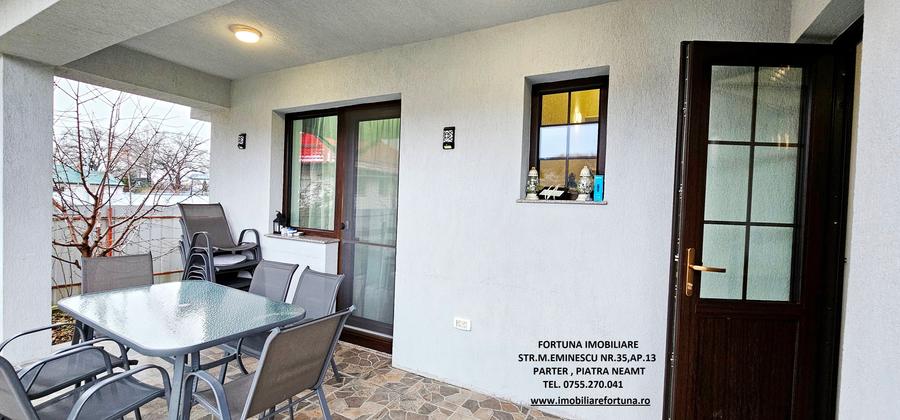 Casă cu 5 camere cu Teren 3600 Mp în Est