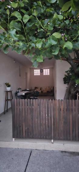 Casă cu 8 camere cu Teren 350 Mp în Burdea