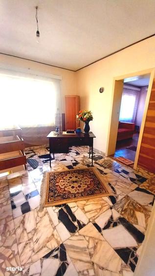 Casă cu 6 camere cu Teren 250 Mp în Central