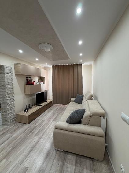 Apartament cu 3 camere decomandat, mobilat în Central