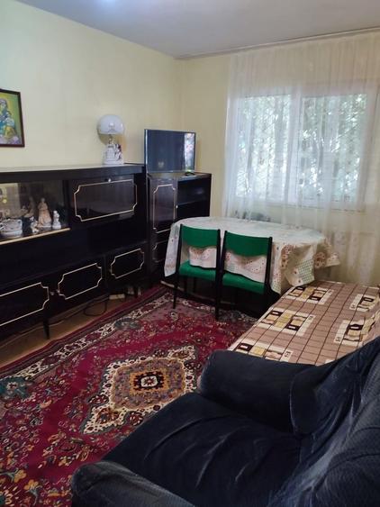 Apartament cu 3 camere semidecomandat, mobilat în Tomis Nord