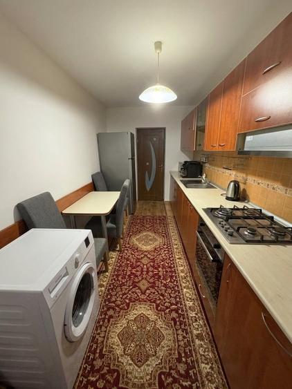 Apartament cu 3 camere decomandat, mobilat în Florești