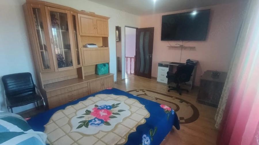 Casă cu 5 camere cu Teren 250 Mp în Brestei