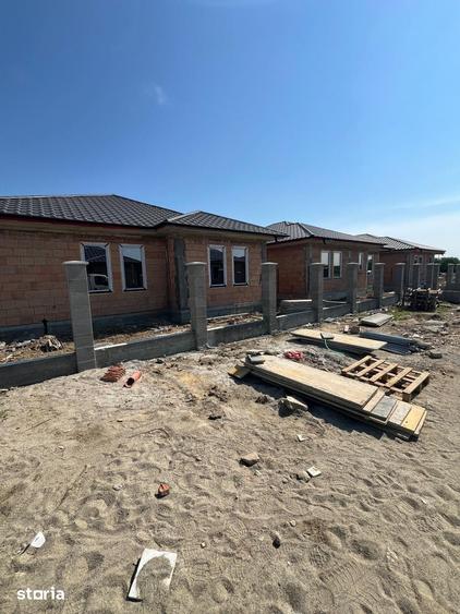 Casă cu 3 camere cu Teren 500 Mp în Burdea
