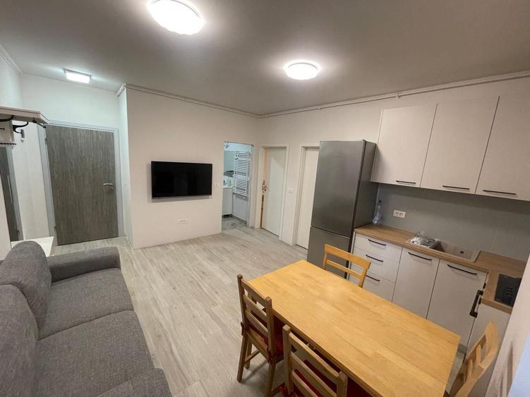 Apartament cu 3 camere semidecomandat, mobilat în Girocului — fotografia 3
