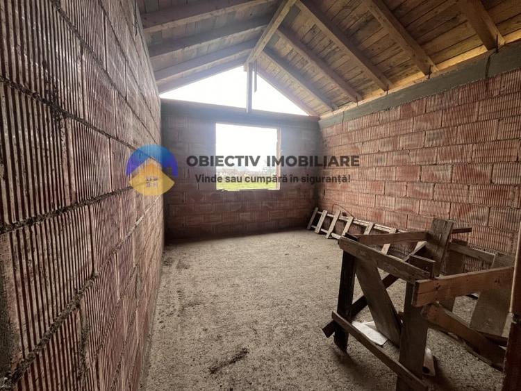 Casă cu 4 camere cu Teren 789 Mp în Vest