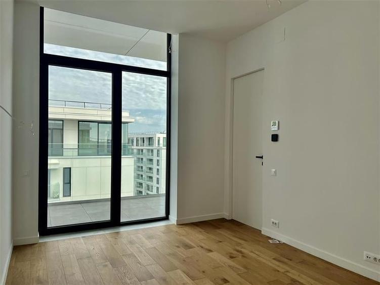 Apartament cu 4 camere semidecomandat în Cotroceni
