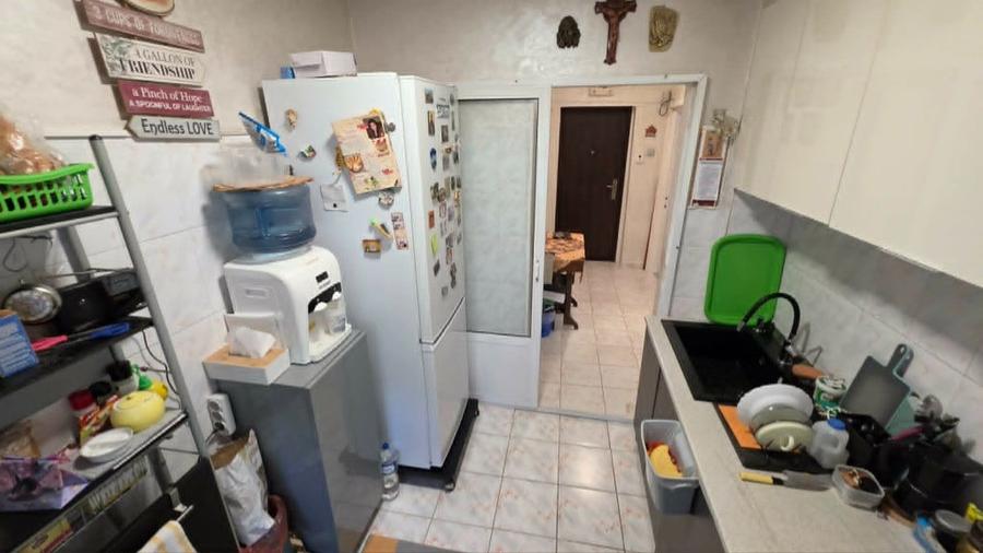 Apartament cu 3 camere semidecomandat în Podu Roș