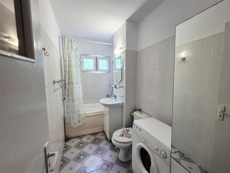 Apartament cu 2 camere nedecomandat, mobilat în Podu Roș
