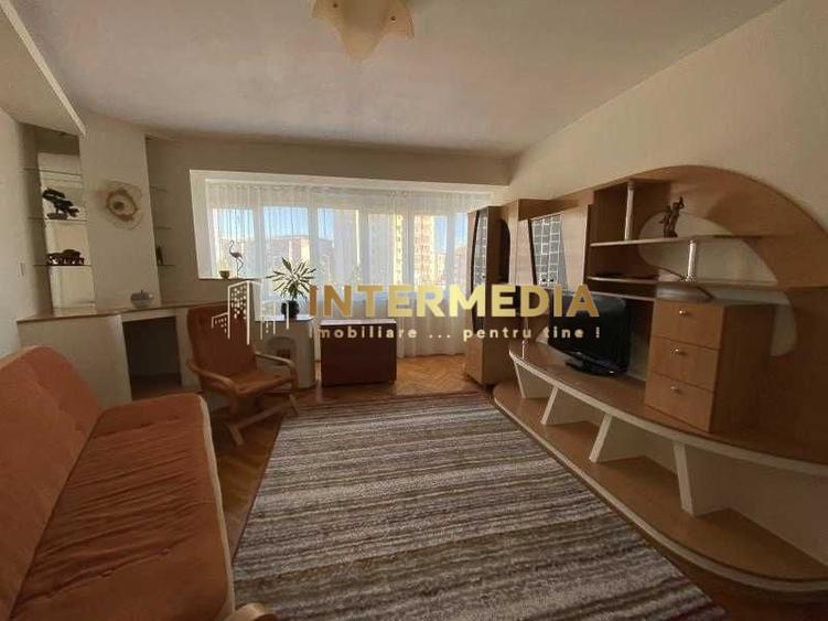 Apartament cu 3 camere decomandat, mobilat în Cetate