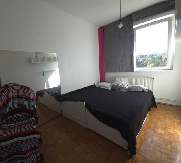 Apartament cu 3 camere semidecomandat în Central
