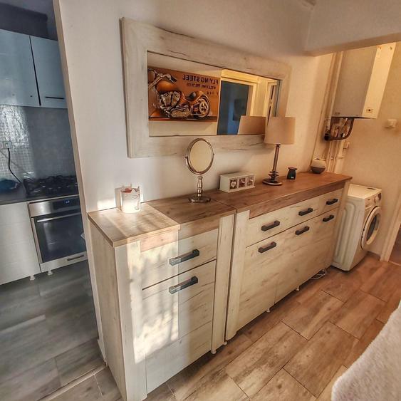 Apartament cu 3 camere semidecomandat în Exterior Vest