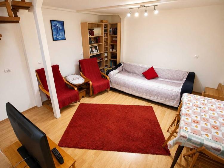 Apartament cu 3 camere semidecomandat în Parcul Carol