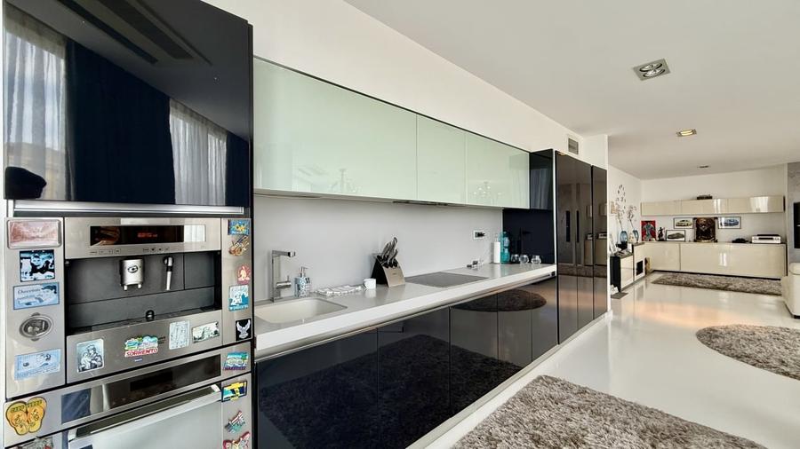 Penthouse cu 3 camere nedecomandat, mobilat în Tomis Nord
