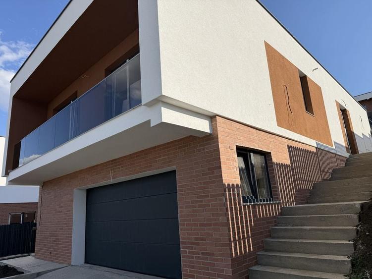 Casă cu 4 camere în Dezmir