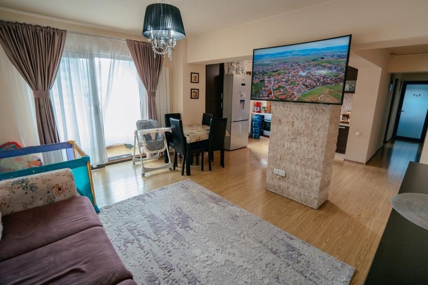 Apartament cu 4 camere decomandat, mobilat în Răcădău