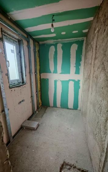 Apartament cu 3 camere decomandat în Stupini