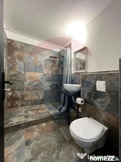 Apartament cu 3 camere decomandat în Est