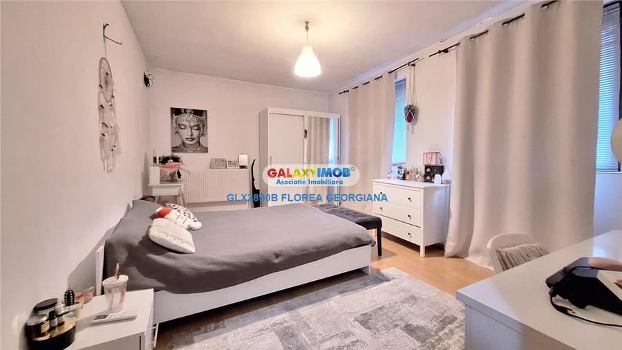 Casă cu 8 camere cu Garaj în Odăi