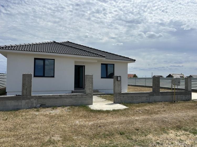 Casă cu 4 camere în Sântandrei