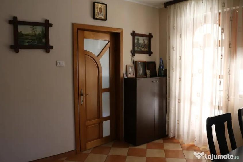 Casă cu 7 camere în Obor