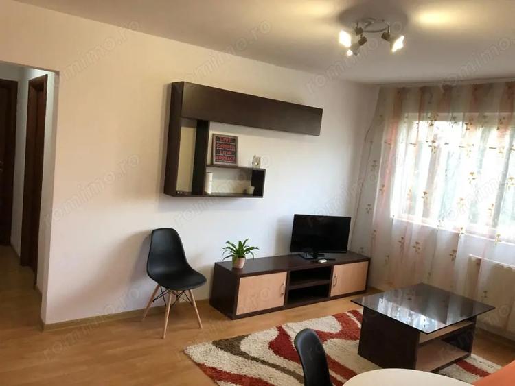 Apartament cu 3 camere semidecomandat, mobilat în Bucovina