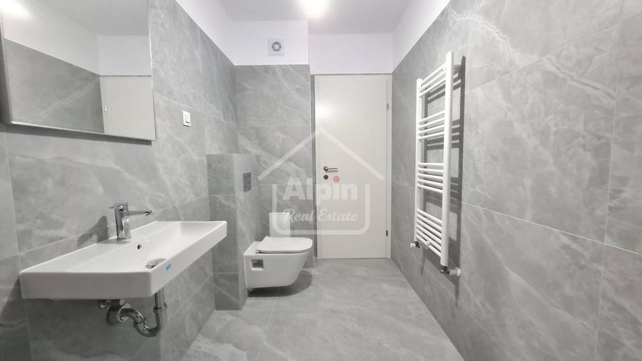 Apartament cu 2 camere decomandat în Tractorul