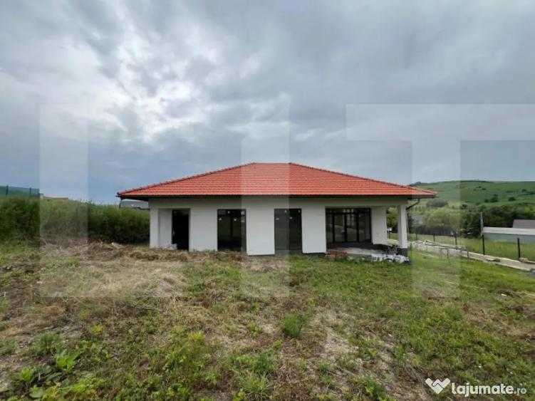 Casă cu 5 camere cu Teren 1112 Mp în Apahida