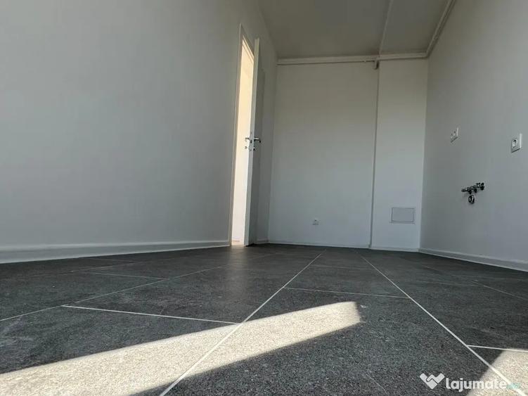 Garsonieră decomandată în Est