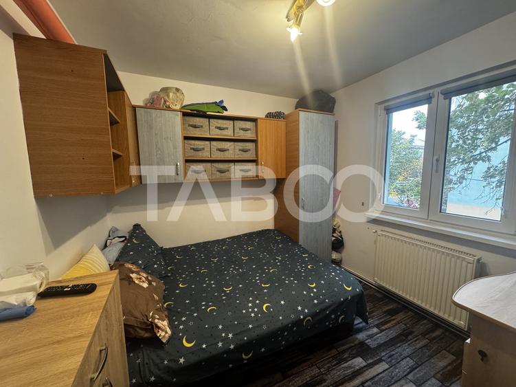 Apartament cu 3 camere semidecomandat, mobilat în Mihai Viteazul