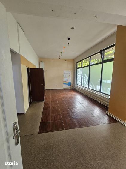 Spațiu comercial, de 80 mp, în Nicolina