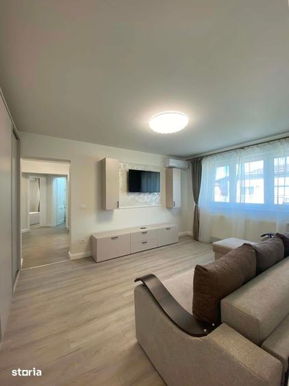 Apartament cu 3 camere semidecomandat în Micro 16