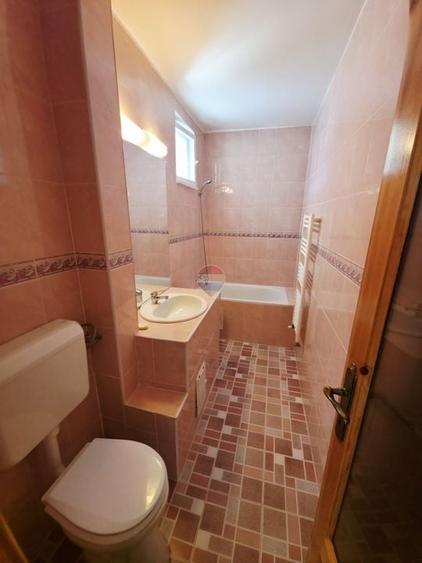 Apartament cu 3 camere decomandat, mobilat în Dărmănești