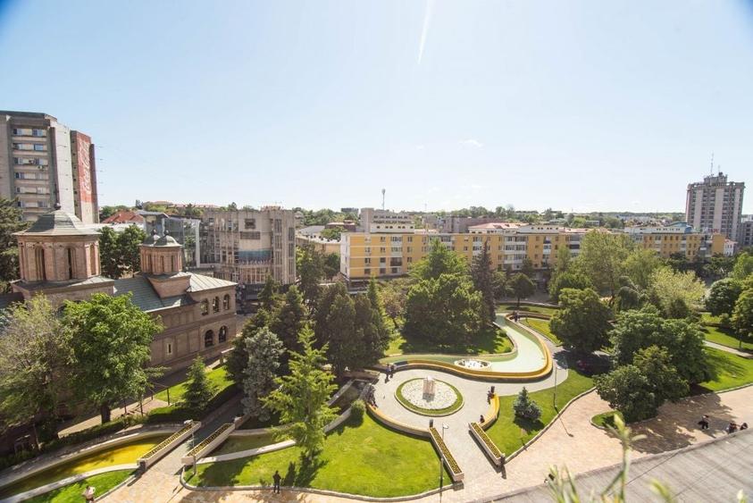 Apartament cu 4 camere decomandat în Ultracentral