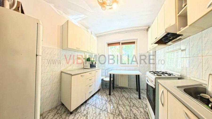 Apartament cu 2 camere semidecomandat în Tei