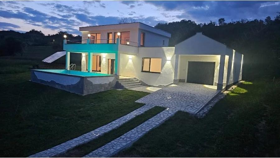 Casă cu Teren 3000 Mp în Luncoiu de Sus