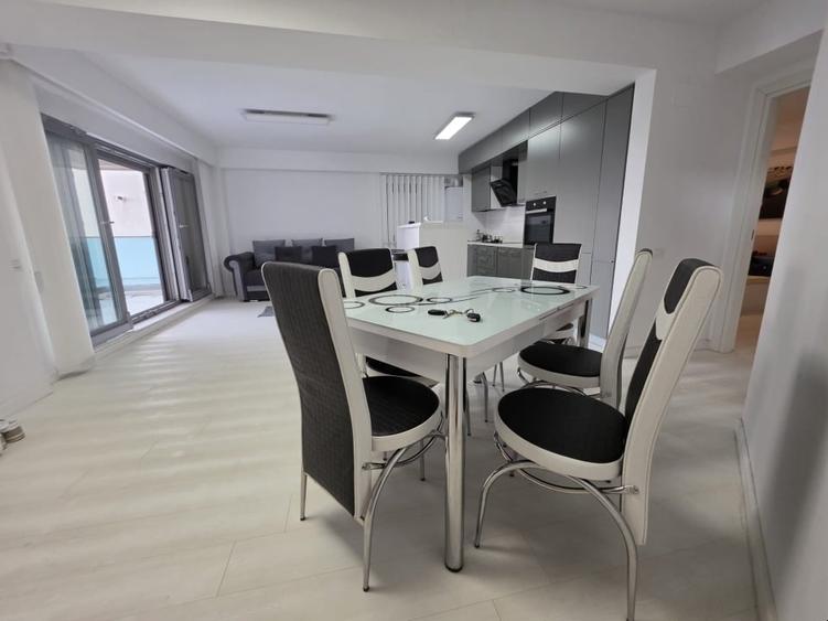 Apartament cu 2 camere decomandat, mobilat în Central