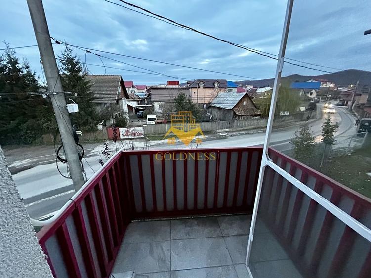 Apartament cu 3 camere semidecomandat, mobilat în Florești