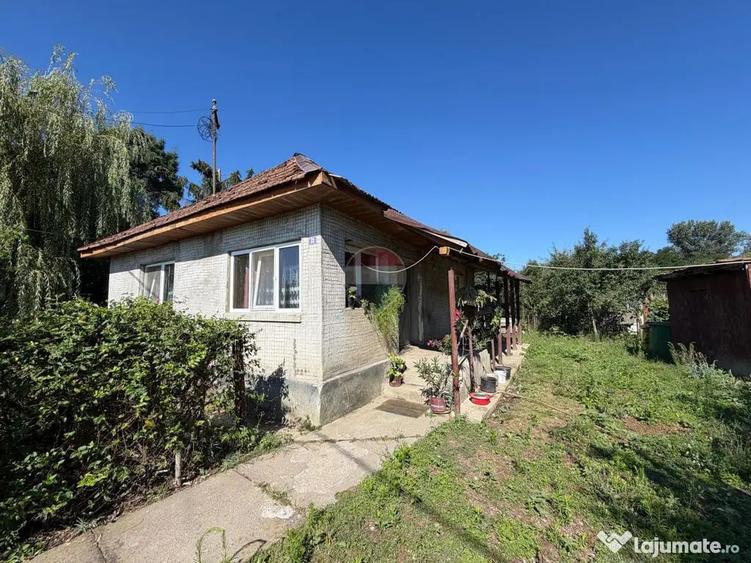 Casă cu 2 camere cu Teren 1500 Mp în Bârgău