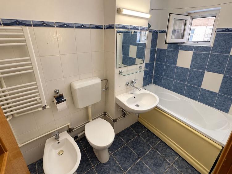 Apartament cu 3 camere decomandat, mobilat în Dacia