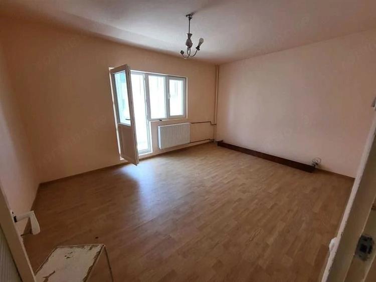 Garsonieră decomandată în Lipovei