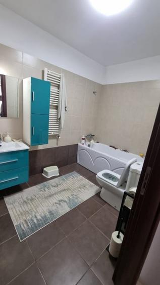 Apartament cu 3 camere semidecomandat în Odăi