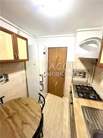 Apartament cu 2 camere decomandat, mobilat în 9 Mai