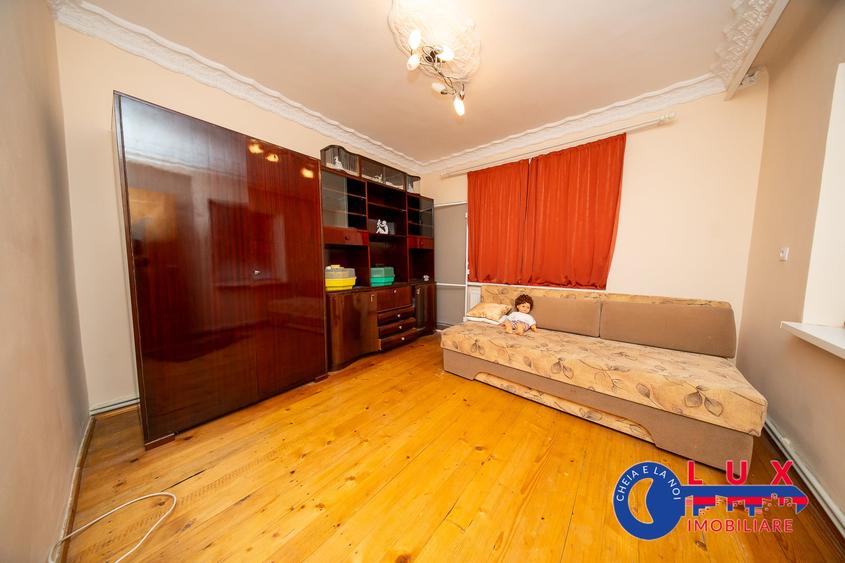 Casă individuală cu 4 camere cu Teren 270 Mp în Central