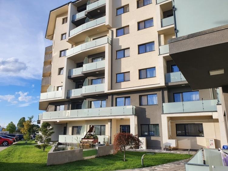 Apartament cu 3 camere decomandat în 13 Decembrie