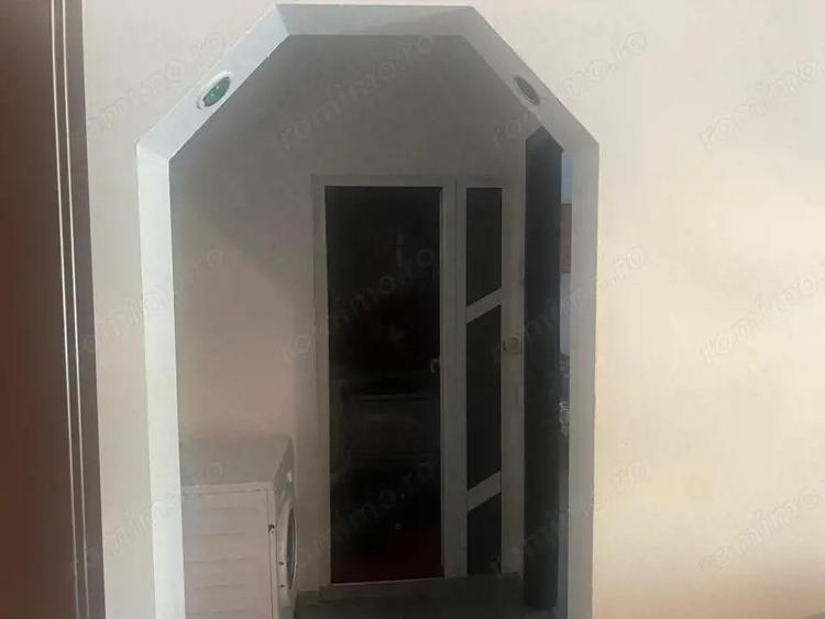Apartament cu 2 camere semidecomandat, mobilat în Central